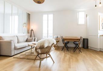 Nice Apartment Near Paris allows 18 year olds to book a room