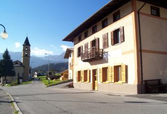 Casa Iride allows 18 year olds to book a room