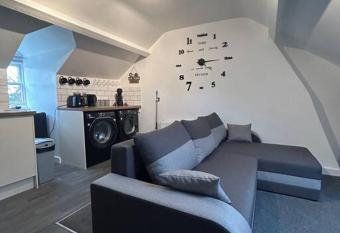 Rock Park Penthouse allows 18 year olds to book a room