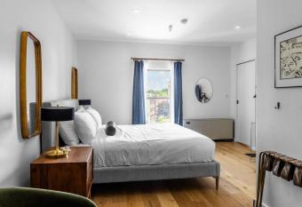 2 King Beds, Historic Dtwn Hotel, Steps 2 Restaurants Room # 405 allows 18 year olds to book a room