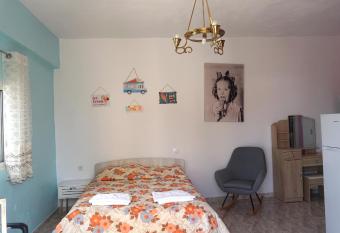 Summer scoop boutique studio allows 18 year olds to book a room