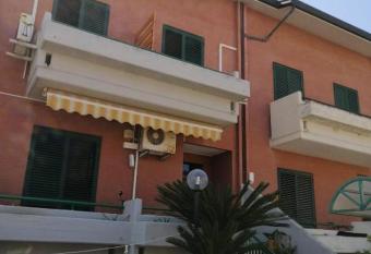 La casa dei fiori 2.0 has Balcony rooms