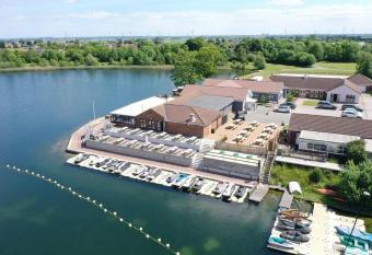 Royal Ascot Holiday Home - 5 Star Country Park - Bar - Restaurant - Fishing Lakes - Ice Cream Parlour - FREE Parking has Balcony rooms