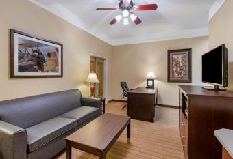 Best Western Plus Monica Royale Inn & Suites has Balcony rooms