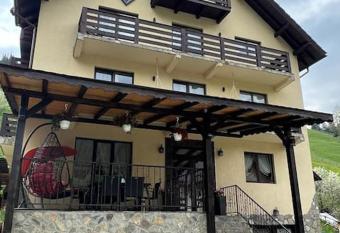 Sapphire Chalet-un cadru elegant has Balcony rooms