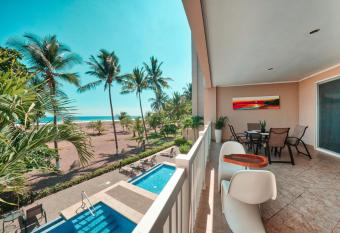 The Palms Ocean Club Resort has Balcony rooms