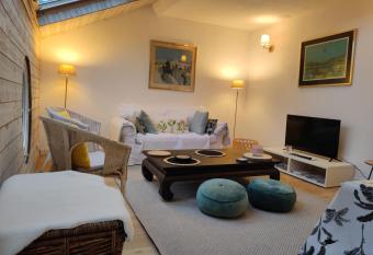 Nid douillet appart. entier, charme pr  s Paris allows 18 year olds to book a room