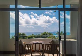 Beau Vallon Studios - Apartments Vacation Rentals has Balcony rooms