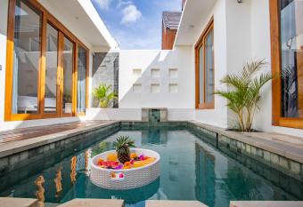 Private Villa in Seminyak - Big Pool - ALL NEW has rooms with a private hot tub