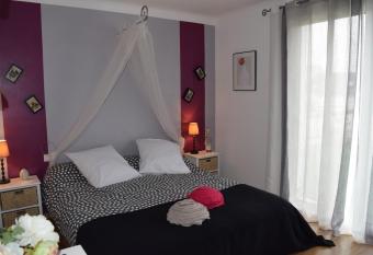 Les Chambres de Kerzerho has Balcony rooms