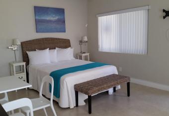 Hollywood Broadwalk Oceanside Hotel allows 18 year olds to book a room