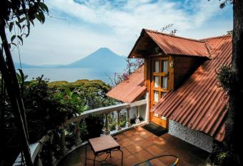 Hotel La Casa del Mundo has Balcony rooms