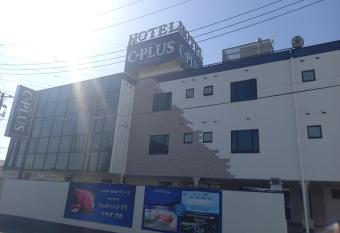 HOTEL C-PLUS - Adult Only allows 18 year olds to book a room