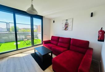 Apartamento con piscina, terraza jard  n y Netflix has Balcony rooms