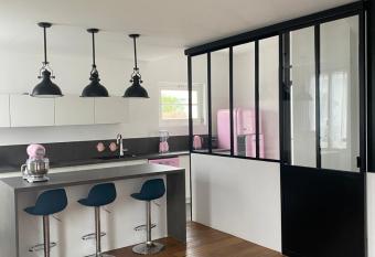 Villa centre ville Royan proche plages 3 chambres 3 grands lits has Balcony rooms