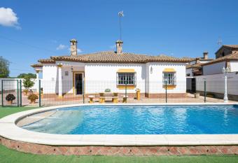 Villa Carmen has Balcony rooms