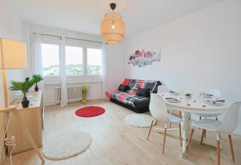   vasion Pro & Fun    Saint-  tienne - Proche HPL allows 18 year olds to book a room