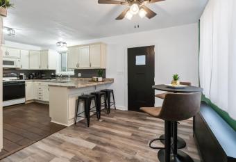 5bd Private Backyard w firepit and 5 min to Cloister allows 18 year olds to book a room