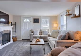 2 Bedroom House W Large Outdoor And Firepit allows 18 year olds to book a room