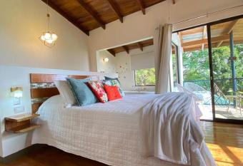 Villas Flakis, Vela has rooms with a private hot tub