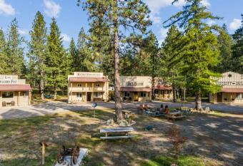 Fort Williamson Glacier Vacation Rentals has Balcony rooms