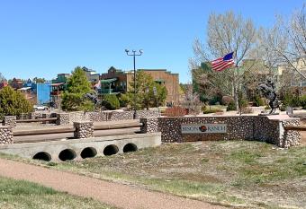 Reagans Retreat has Balcony rooms