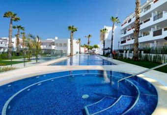 Linnea Sol Blanca allows 18 year olds to book a room