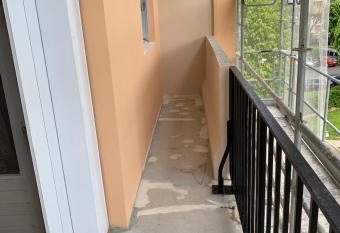 Une Chambre tr  s proche de Paris has Balcony rooms