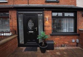 THE WEE BELFAST HOUSE has Balcony rooms