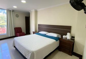 Hotel santa fe plaza sucursal HBP has Balcony rooms