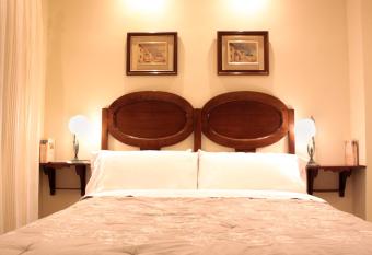 Suite Comares allows 18 year olds to book a room