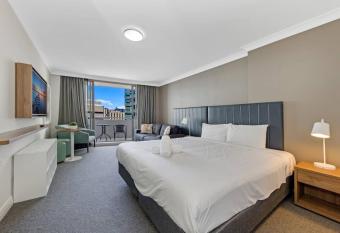 Convenient Cozy Studio Next to Chatswood Station has Balcony rooms