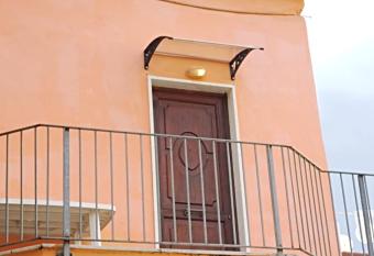 Casa vacanze luni has Balcony rooms