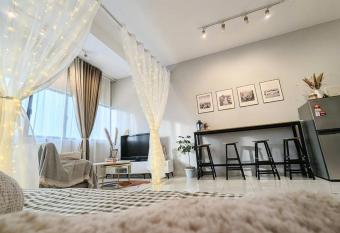 Comfort Cozy Romantic Homestay Youth City has Balcony rooms