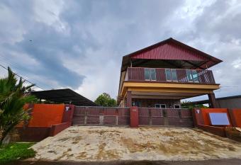 The Blue Guest House, Parking, Aulong has Balcony rooms