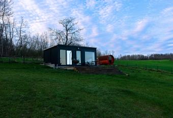 Sauna&Wood fired Jacuzzi Retreat   abari, Valjevo has rooms with a private hot tub