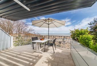 R  sidence Le R  ve Apt 209 has Balcony rooms