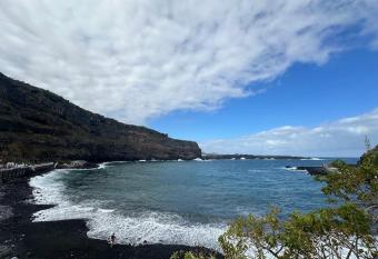 Tili apartment with ocean view allows 18 year olds to book a room