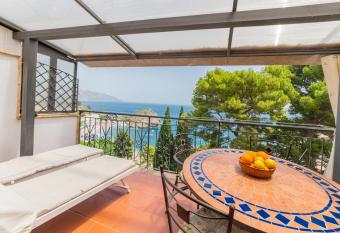 ToviMar Apartments has Balcony rooms