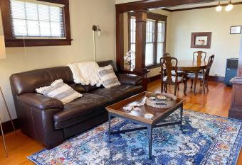 Historic Downtown Riverview Flat, No. 2 has Balcony rooms