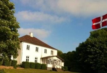 Christianslund has Smoking rooms