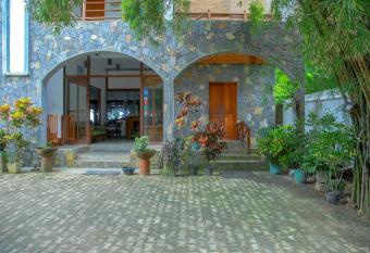 Surf Sea Breeze has Smoking/Balcony rooms