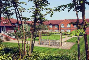 Mercure Daventry Court Hotel allows 18 year olds to book a room