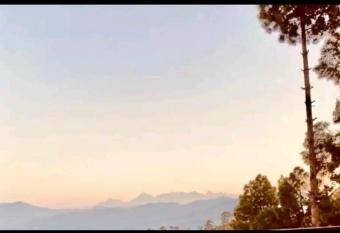 Aannshi Everest Echo Retreat Himlayan Homestay has Balcony rooms