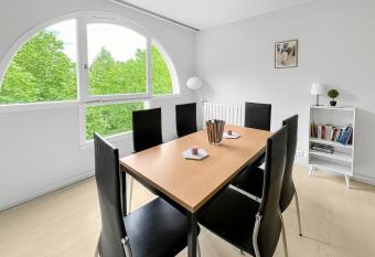 Douceur Noisi  lienne has Balcony rooms