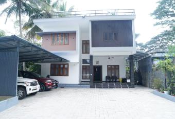 Golden Nest has Balcony rooms