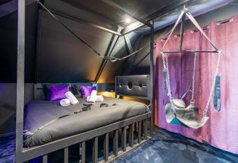 LoverDose by Les G  tes du Moul1 allows 18 year olds to book a room