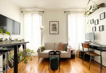 Charmant 2 pi  ces lumineux proche m  tro L14 Clichy proche Paris allows 18 year olds to book a room