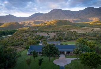 Swartberg Private Game Lodge has Balcony rooms
