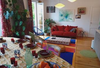 Chez Thomas comme chez Vous has Balcony rooms